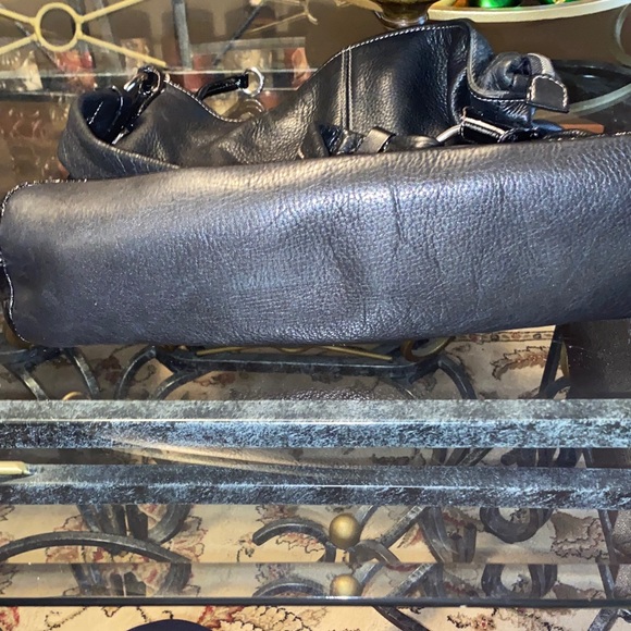 Luce Black Pebble Leather Shoulder Bag. - Picture 11 of 11